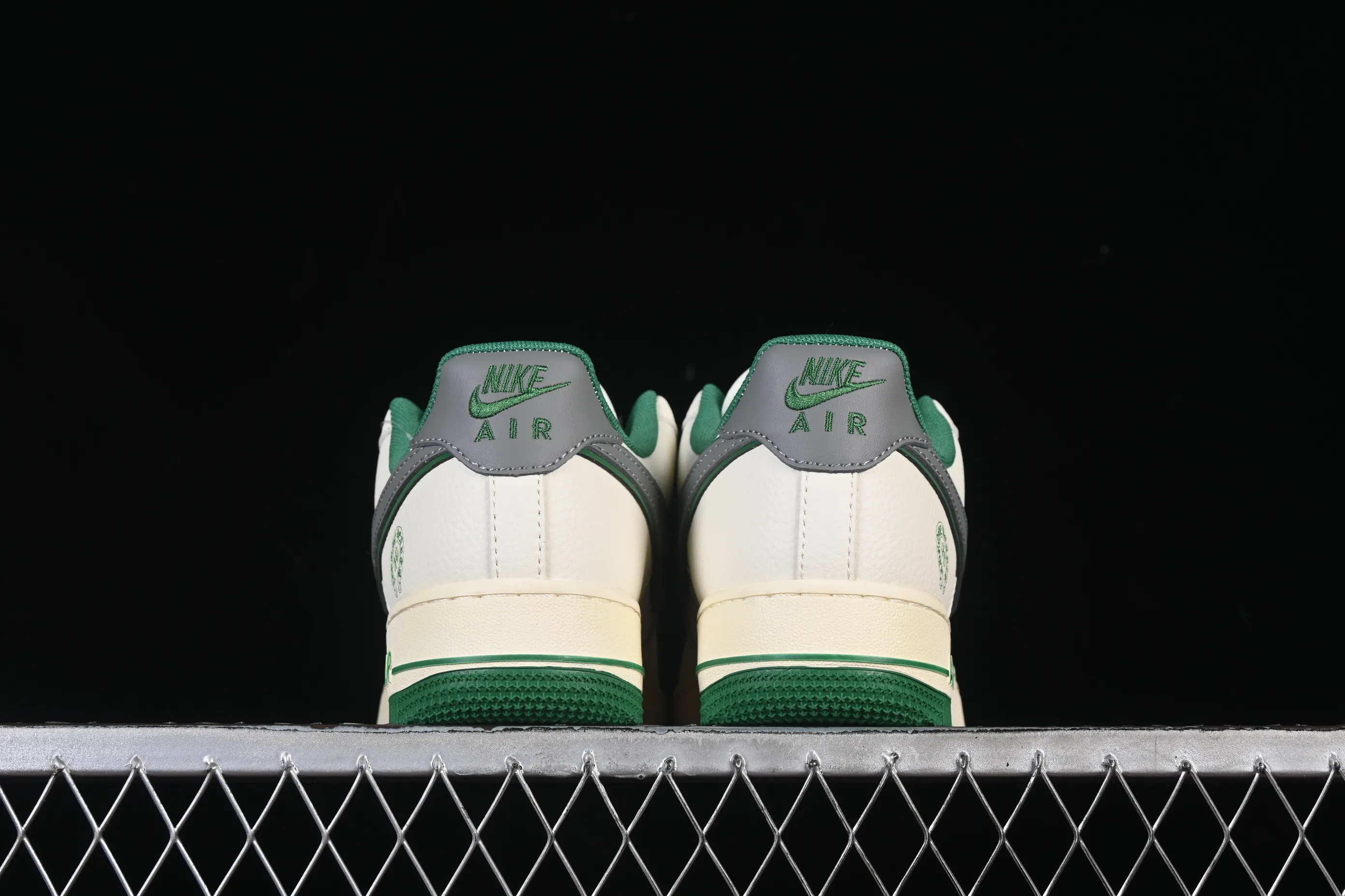 All categories Nk Air Force 1 Air Force series Nk Air Force 1 Low Air Force low top Nike Air Force 1'07 Low Crow Heart joint beige silver Air Force 1 low top casual sneakers QW5606-260